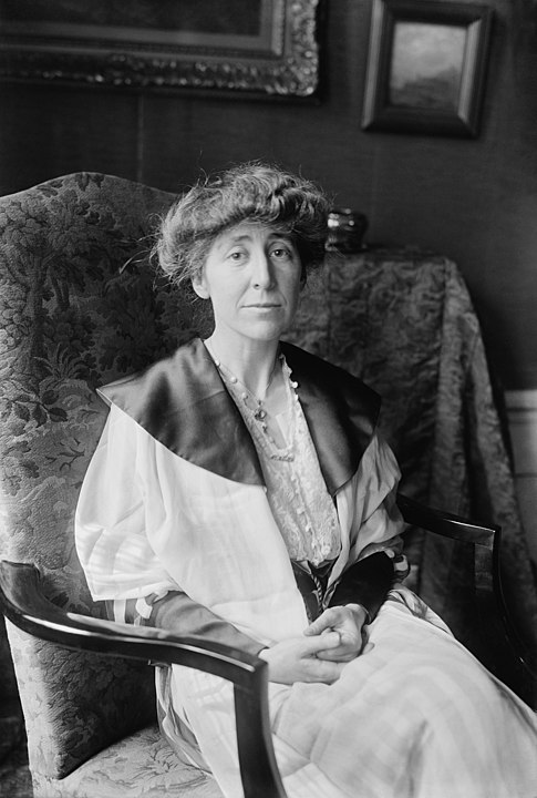 https://en.wikipedia.org/wiki/Jeannette_Rankin#/media/File:Jeannette_Rankin,_Bain_News_Service,_facing_front.jpg